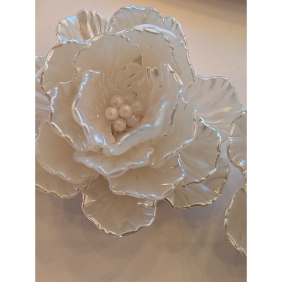 ZARA Earrings Womens Statement White Pearlized 3D Flower Lightweight Embossed - Picture 3 of 10